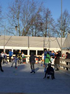 Barbara de Loor geeft schaatsclinic op Winterfestijn Malden