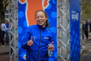 Yasmine Abbes loopt Nederlands junioren record